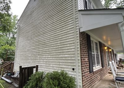 Before photo – dirty house siding – Pro Exterior Wash